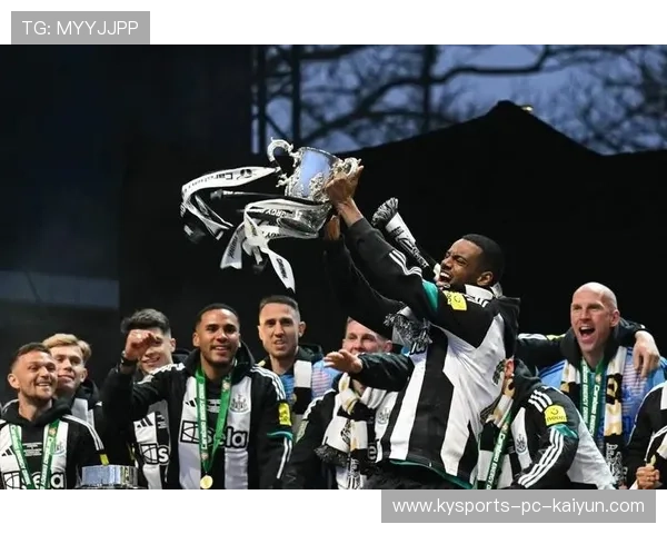 纽卡斯尔稳守反击奏效，伊萨克挑射滑门而过引全场惊叹